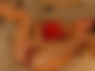 Spettacolo in cam dal vivo con MileyRius - Strip su Camsoda