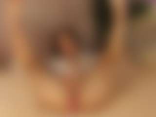 Live cam show with MileyRius - Shaved Pussy on CamClone