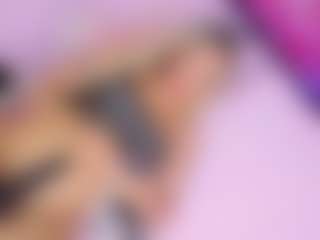 Live cam show with TheQueensHot - Blue Eyes on CamClone
