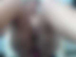 yosselin23 MILF webcam performer live streaming