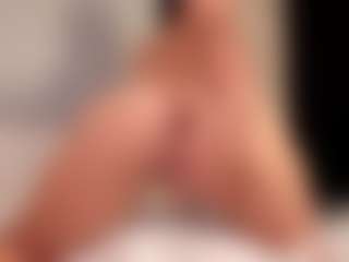 Live cam show with carolyne-parker - Shaved Pussy on TeamSkeetLive