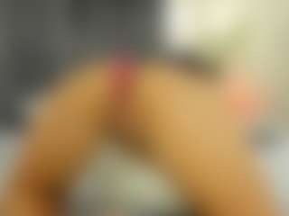 Live cam show with carolyne-parker - Skinny on Camsoda