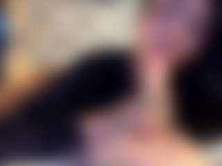 Live cam show with MarianaBranz - Petite on Dolls Live