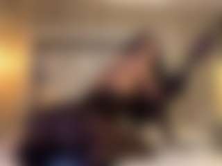 Live cam show with MarianaBranz - Pornstar Bedroom on Soda Cam