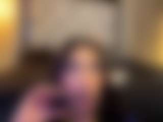 Live cam show with MarianaBranz - Shaved Pussy on Free Soda