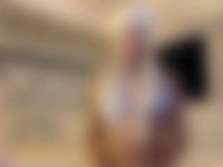 Live cam show with MarianaBranz - Striptease on Camsoda