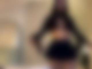 Live cam show with MarianaBranz - Facial on Stripli.com