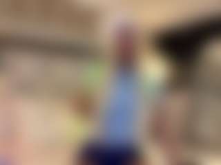 Live cam show with MarianaBranz - Black Squirt on StripNow