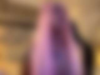 Live cam show with MarianaBranz - Petite on TeamSkeetLive
