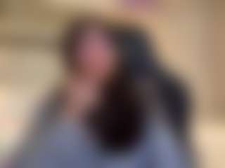 Live cam show with MarianaBranz - Skinny on TastyBlacksLive