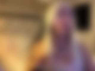 Live cam show with MarianaBranz - Lush on Camsoda