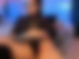 Victoria Mooree MILF webcam performer live streaming