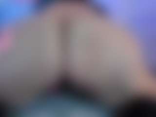 Victoria Mooree MILF webcam performer live streaming