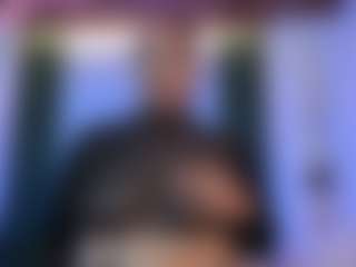 Victoria Mooree MILF webcam performer live streaming