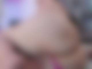 Live cam show with Victoria Mooree - Average on Camsoda