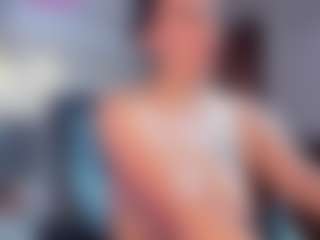 Live cam show with Victoria Mooree - Average on PervPlay.com