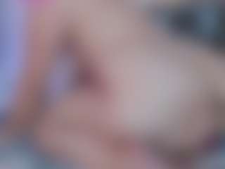 Live cam show with Victoria Mooree - Average on TottyGirls