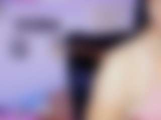 Victoria Mooree MILF webcam performer live streaming