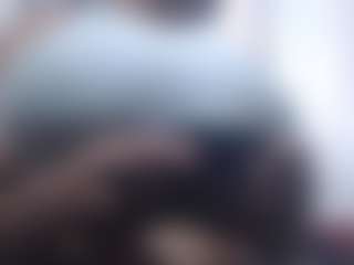Live cam show with fitnnes18inches - Blue Eyes on Latina Girls