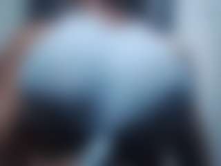 Live cam show with serena25cm - Smoking on WildCum