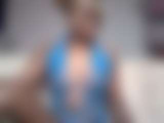 Live cam show with princesseshanize - Ebony Petite on Dolls Live