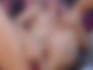 Live cam show with MilfRockRoll - Average on Camsoda