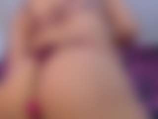 Live cam show with MilfRockRoll - Middle Aged on AdultVida.com