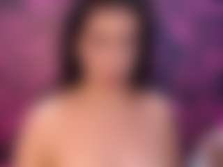 Live cam show with MilfRockRoll - Public MILF on live18s.com
