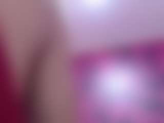 Live cam show with MilfRockRoll - Athletic on livesuperchat.net