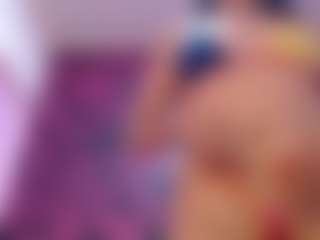 Live cam show with MilfRockRoll - Public MILF on Camsoda