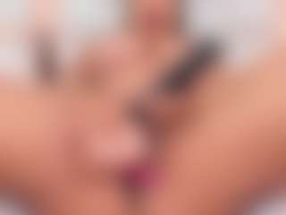 Live cam show with Carlee-Jones - Big Tits on Milf Play