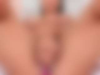 Live cam show with Carlee-Jones - Curvy on Stripli.com