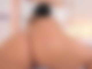 Live cam show with Carlee-Jones - Curvy on Uber Horny