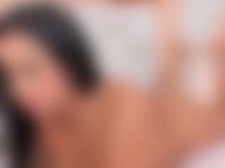 Live cam show with Carlee-Jones - BBW on Mixed Magazine Live
