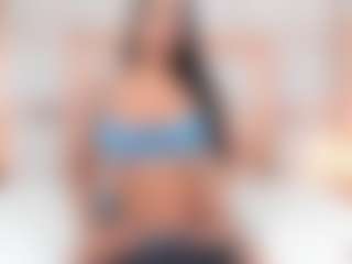 Live cam show with Carlee-Jones - Tease on crypto-cams