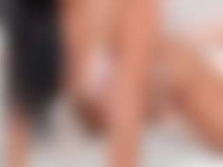 Live cam show with Carlee-Jones - Public Curvy on Mixed Magazine Live