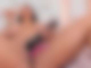 Live cam show with Carlee-Jones - Fingers on Camsoda