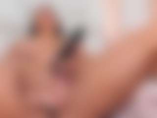 Live cam show with Carlee-Jones - Spank on Soda Cam