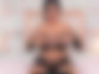 Live cam show with Carlee-Jones - Erotic Dance on CamSodaAdn