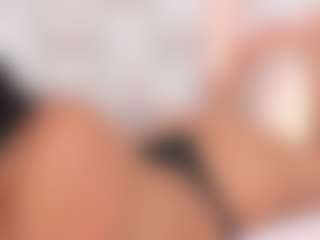 Live cam show with Carlee-Jones - Fingers on boobsie.com