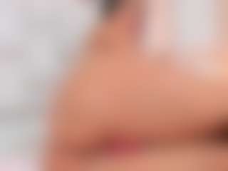 Live cam show with Carlee-Jones - BBW on friskycurves.com