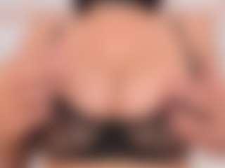 Live cam show with Carlee-Jones - Brown Eyes on SquirtSoMuch