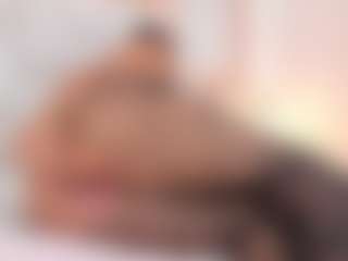 Live cam show with Carlee-Jones - Public BBW on eurowanks.com
