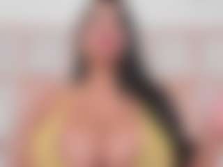 Live cam show with Carlee-Jones - Public Curvy on Soda Cam