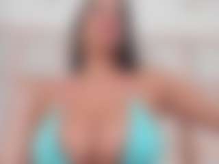 Live cam show with Carlee-Jones - Public Curvy on madthumbs