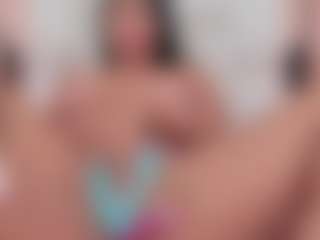 Live cam show with Carlee-Jones - BBW on Camsoda