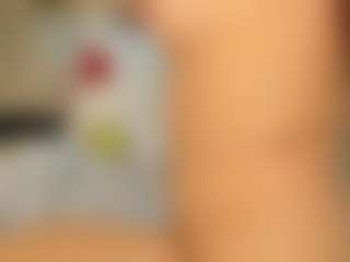 Live cam show with MiaaRose - Shaved Pussy Teen (18+) on CamwithHer