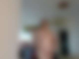 Live cam show with lindalovesexy - Squirt MILF on StripNow