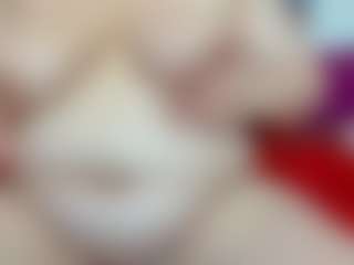 lindalovesexy MILF webcam performer live streaming