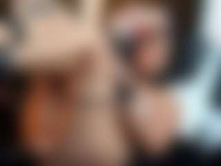 Live cam show with LauraColor - Bedroom MILF on SpankPalCams